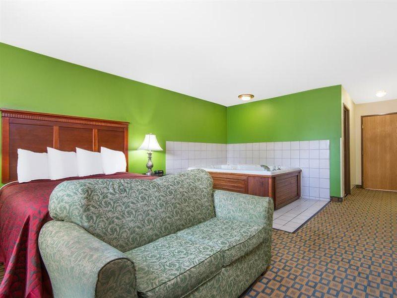 Days Inn & Suites By Wyndham Ουιτσιτά Εξωτερικό φωτογραφία