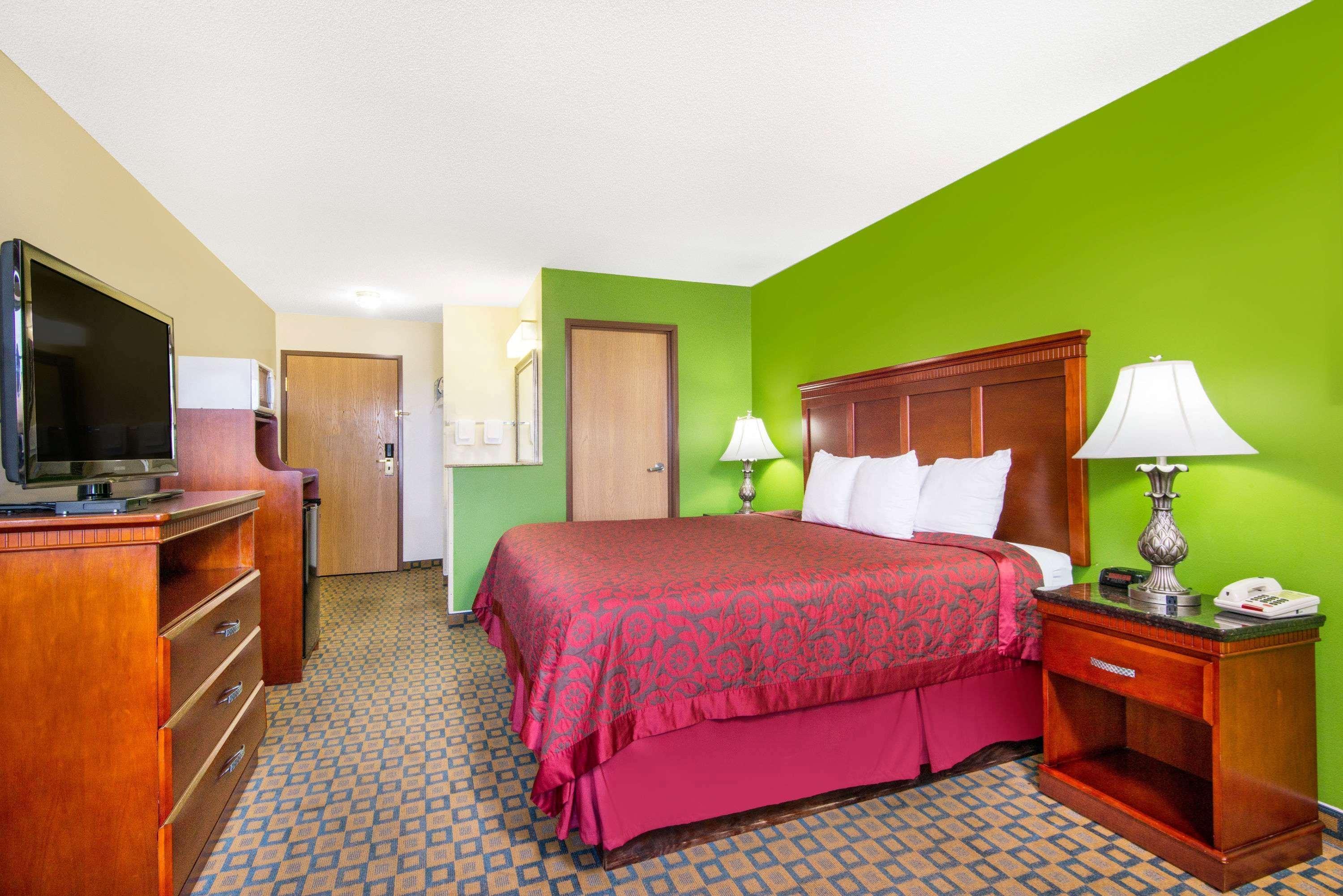 Days Inn & Suites By Wyndham Ουιτσιτά Εξωτερικό φωτογραφία