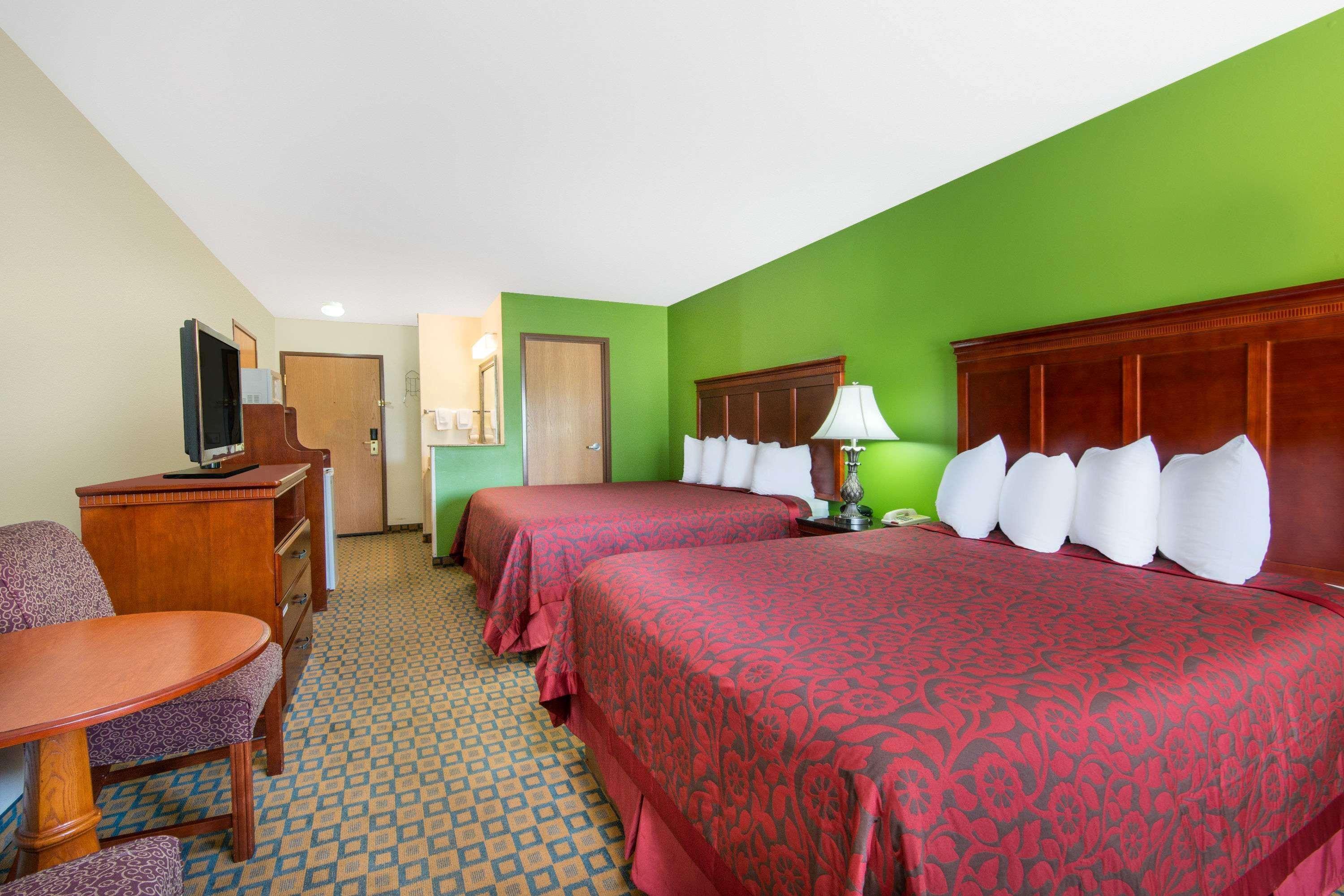 Days Inn & Suites By Wyndham Ουιτσιτά Εξωτερικό φωτογραφία