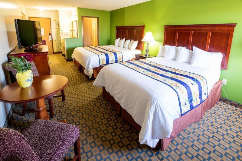 Days Inn & Suites By Wyndham Ουιτσιτά Εξωτερικό φωτογραφία