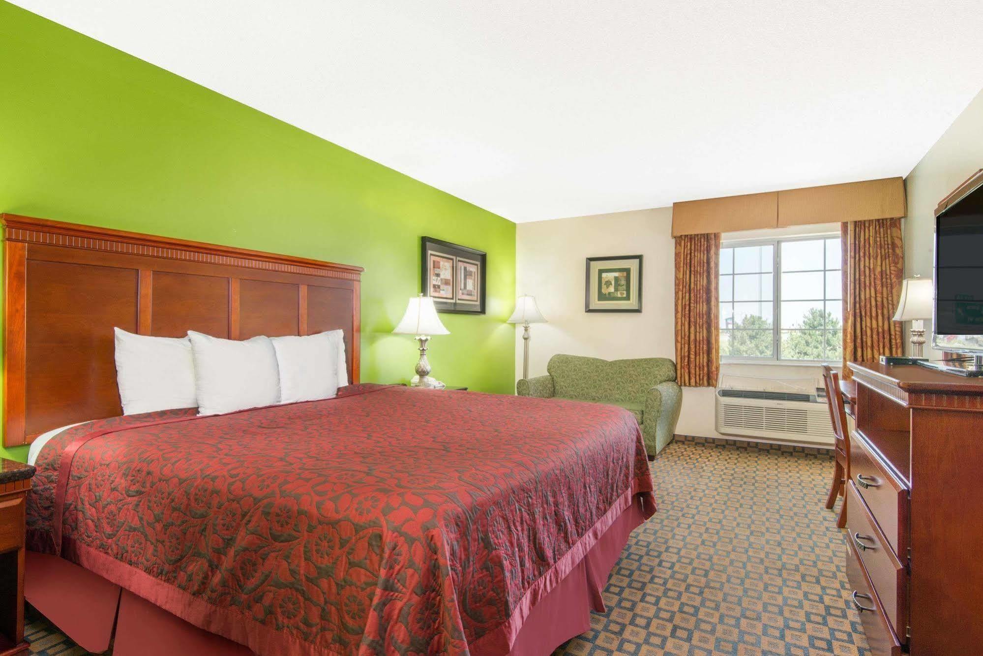 Days Inn & Suites By Wyndham Ουιτσιτά Εξωτερικό φωτογραφία