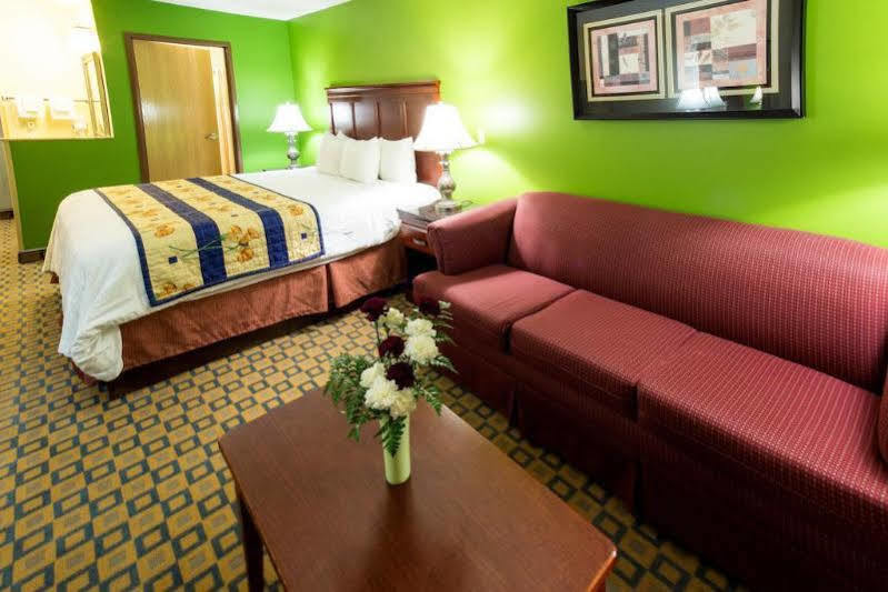 Days Inn & Suites By Wyndham Ουιτσιτά Εξωτερικό φωτογραφία